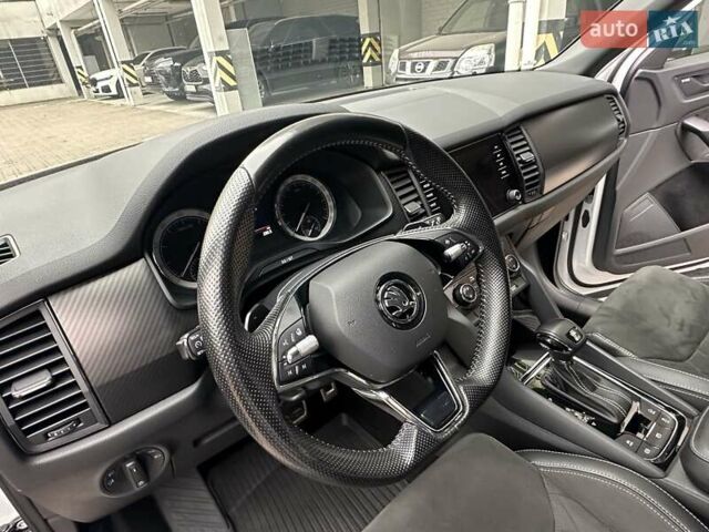 Белый Шкода Kodiaq, объемом двигателя 1.98 л и пробегом 70 тыс. км за 33900 $, фото 44 на Automoto.ua