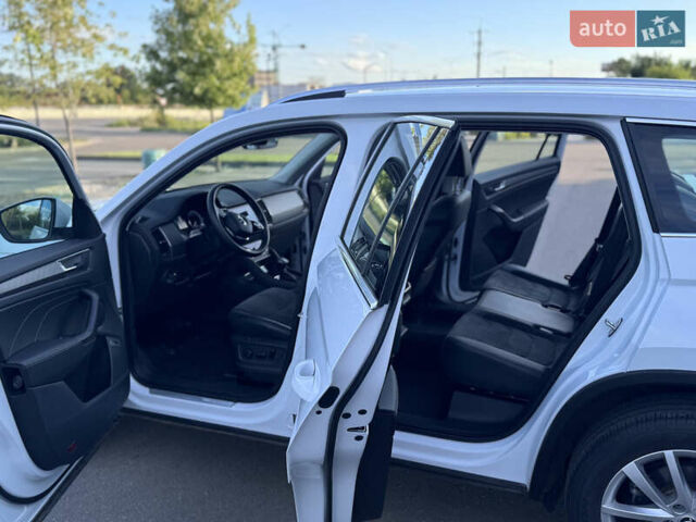 Белый Шкода Kodiaq, объемом двигателя 2 л и пробегом 45 тыс. км за 40999 $, фото 17 на Automoto.ua