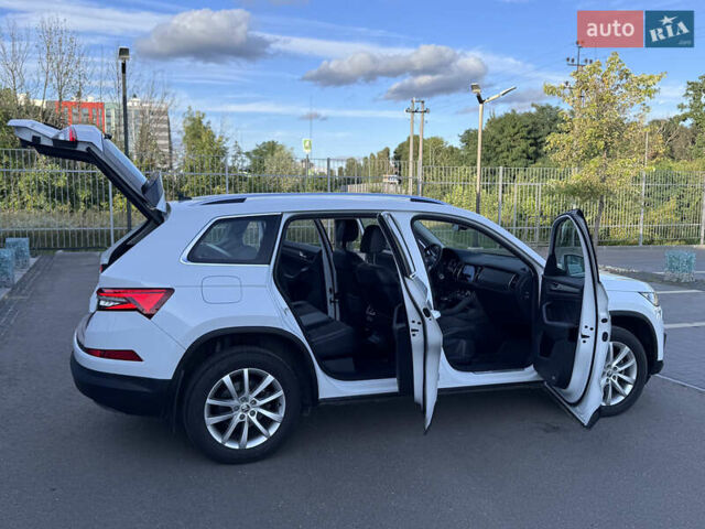 Белый Шкода Kodiaq, объемом двигателя 2 л и пробегом 45 тыс. км за 40999 $, фото 14 на Automoto.ua