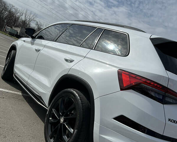Шкода Kodiaq 2022 в Запорожье на Automoto.ua Белый Шкода Kodiaq, объемом двигателя 2 л и пробегом 65 тыс. км за 42000 $, фото 16 на Automoto.ua