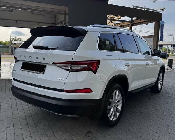 Білий Шкода Kodiaq, об'ємом двигуна 1.98 л та пробігом 52 тис. км за 38500 $, фото 7 на Automoto.ua