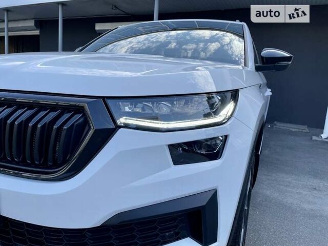 Белый Шкода Kodiaq, объемом двигателя 2 л и пробегом 10 тыс. км за 44500 $, фото 4 на Automoto.ua