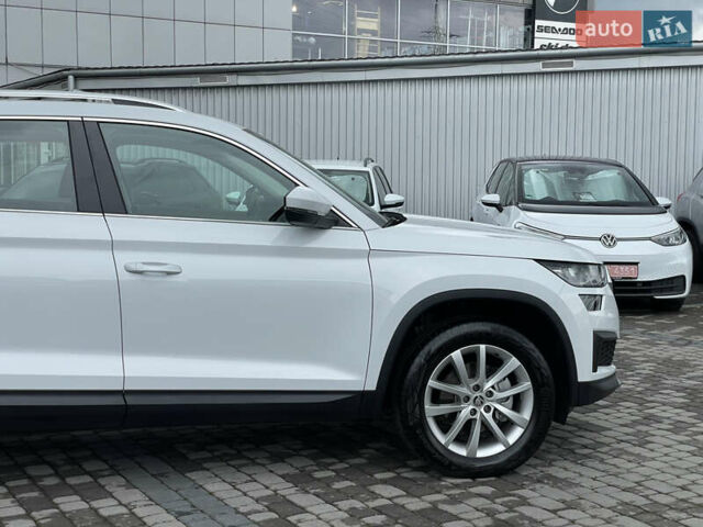 Белый Шкода Kodiaq, объемом двигателя 1.97 л и пробегом 29 тыс. км за 34400 $, фото 5 на Automoto.ua