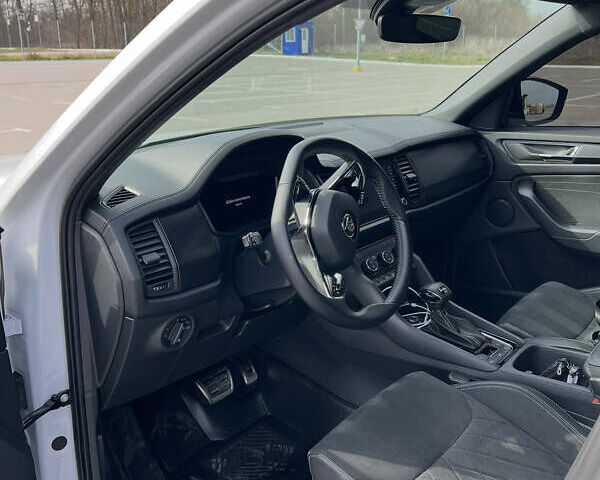 Шкода Kodiaq 2022 в Запорожье на Automoto.ua Белый Шкода Kodiaq, объемом двигателя 2 л и пробегом 65 тыс. км за 42000 $, фото 18 на Automoto.ua