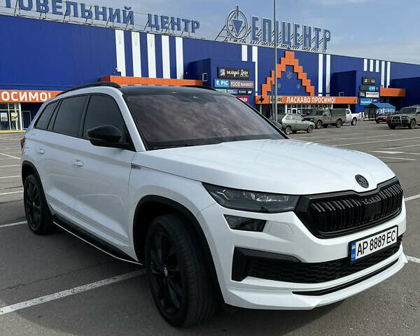Шкода Kodiaq 2022 в Запорожье на Automoto.ua Белый Шкода Kodiaq, объемом двигателя 2 л и пробегом 65 тыс. км за 42000 $, фото 8 на Automoto.ua