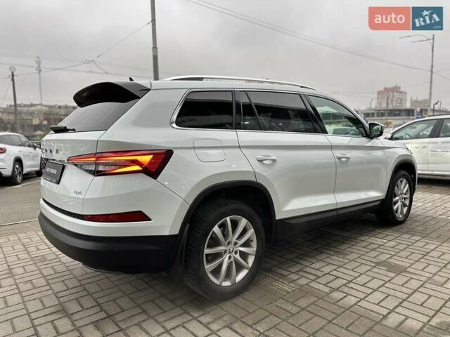 Белый Шкода Kodiaq, объемом двигателя 1.98 л и пробегом 131 тыс. км за 30990 $, фото 5 на Automoto.ua