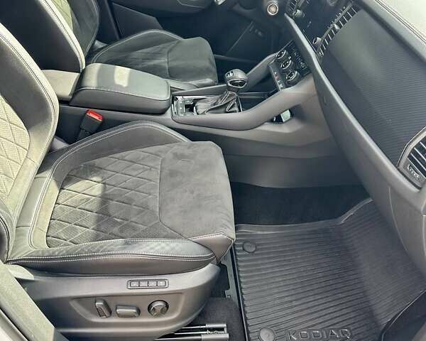 Белый Шкода Kodiaq, объемом двигателя 1.98 л и пробегом 64 тыс. км за 39000 $, фото 16 на Automoto.ua
