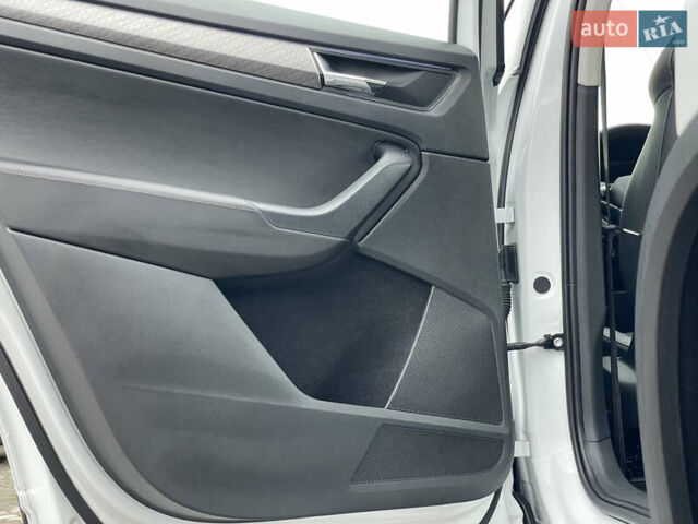 Белый Шкода Kodiaq, объемом двигателя 1.97 л и пробегом 29 тыс. км за 33600 $, фото 33 на Automoto.ua