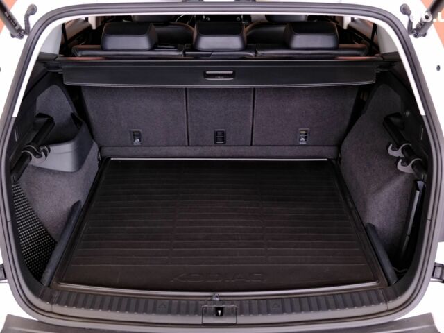 Білий Шкода Kodiaq, об'ємом двигуна 2 л та пробігом 59 тис. км за 29900 $, фото 8 на Automoto.ua