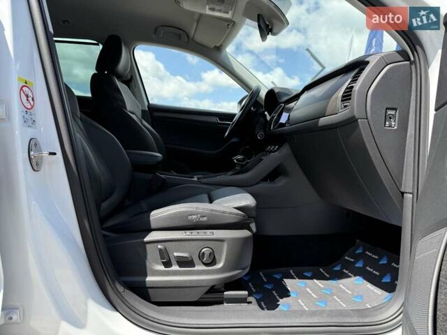 Белый Шкода Kodiaq, объемом двигателя 1.97 л и пробегом 129 тыс. км за 39500 $, фото 23 на Automoto.ua