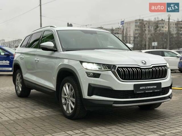 Белый Шкода Kodiaq, объемом двигателя 1.98 л и пробегом 131 тыс. км за 30990 $, фото 6 на Automoto.ua