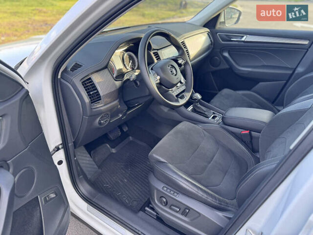 Белый Шкода Kodiaq, объемом двигателя 2 л и пробегом 45 тыс. км за 40999 $, фото 18 на Automoto.ua