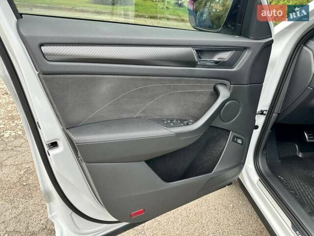 Белый Шкода Kodiaq, объемом двигателя 1.98 л и пробегом 64 тыс. км за 39000 $, фото 2 на Automoto.ua