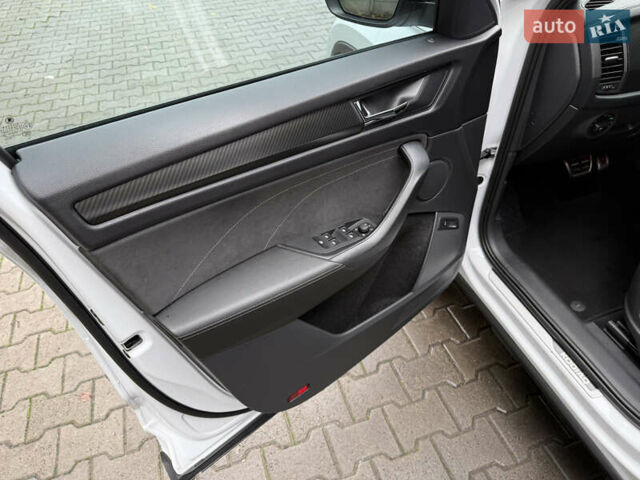 Білий Шкода Kodiaq, об'ємом двигуна 2 л та пробігом 154 тис. км за 37499 $, фото 49 на Automoto.ua