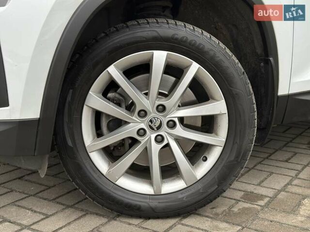 Белый Шкода Kodiaq, объемом двигателя 1.98 л и пробегом 131 тыс. км за 30990 $, фото 1 на Automoto.ua