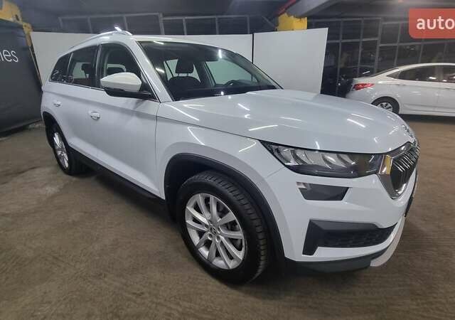 Білий Шкода Kodiaq, об'ємом двигуна 1.98 л та пробігом 209 тис. км за 23800 $, фото 5 на Automoto.ua
