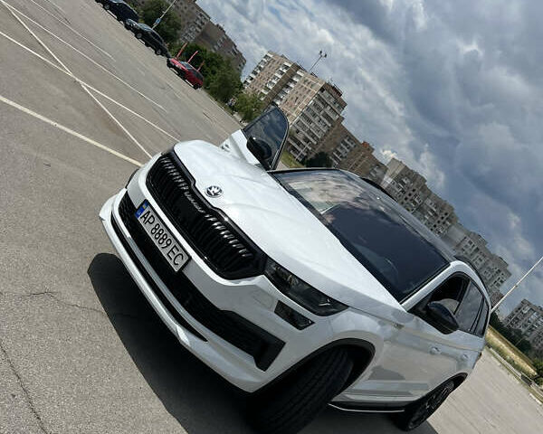 Шкода Kodiaq 2022 в Запорожье на Automoto.ua Белый Шкода Kodiaq, объемом двигателя 2 л и пробегом 65 тыс. км за 42000 $, фото 1 на Automoto.ua