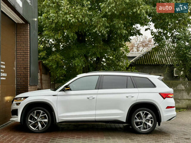 Білий Шкода Kodiaq, об'ємом двигуна 2 л та пробігом 154 тис. км за 37499 $, фото 5 на Automoto.ua