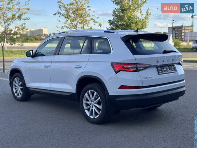Белый Шкода Kodiaq, объемом двигателя 2 л и пробегом 45 тыс. км за 40999 $, фото 4 на Automoto.ua