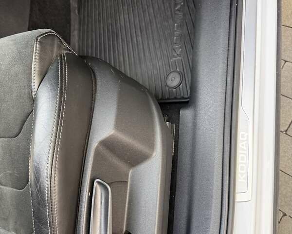 Білий Шкода Kodiaq, об'ємом двигуна 1.98 л та пробігом 52 тис. км за 38500 $, фото 45 на Automoto.ua