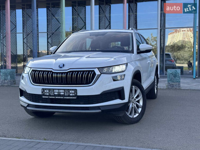 Белый Шкода Kodiaq, объемом двигателя 2 л и пробегом 45 тыс. км за 40999 $, фото 10 на Automoto.ua