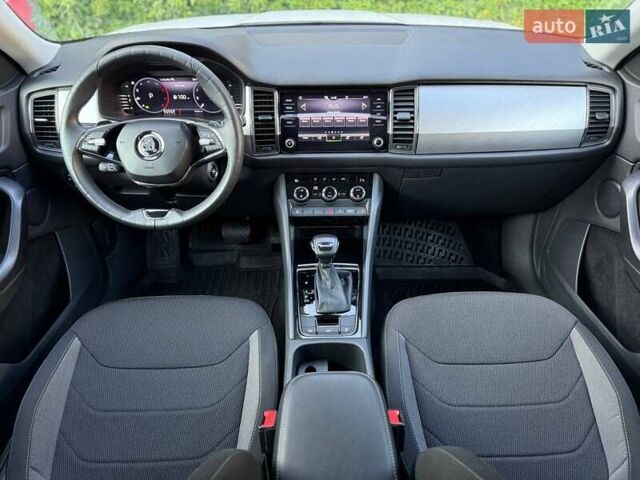 Білий Шкода Kodiaq, об'ємом двигуна 1.97 л та пробігом 44 тис. км за 37999 $, фото 11 на Automoto.ua