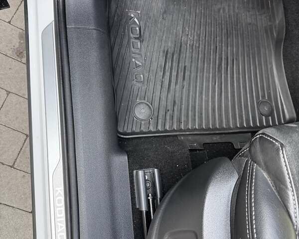 Білий Шкода Kodiaq, об'ємом двигуна 1.98 л та пробігом 52 тис. км за 38500 $, фото 41 на Automoto.ua