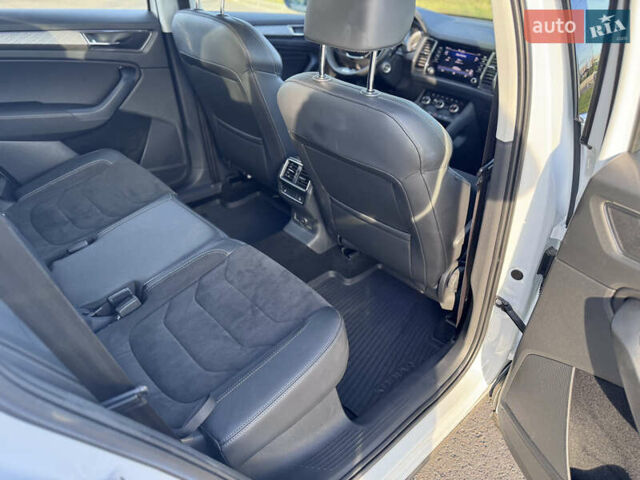 Белый Шкода Kodiaq, объемом двигателя 2 л и пробегом 45 тыс. км за 40999 $, фото 24 на Automoto.ua