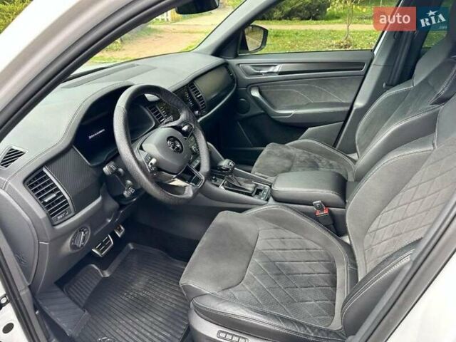 Белый Шкода Kodiaq, объемом двигателя 1.98 л и пробегом 64 тыс. км за 39000 $, фото 5 на Automoto.ua