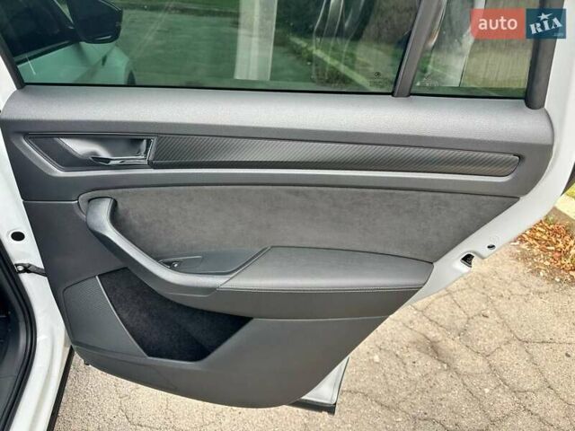 Белый Шкода Kodiaq, объемом двигателя 1.98 л и пробегом 64 тыс. км за 39000 $, фото 23 на Automoto.ua