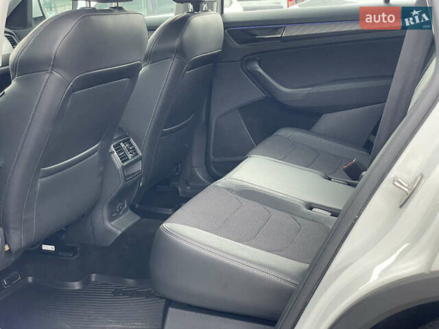 Белый Шкода Kodiaq, объемом двигателя 1.97 л и пробегом 29 тыс. км за 33600 $, фото 38 на Automoto.ua