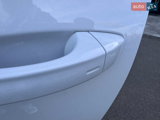 Белый Шкода Kodiaq, объемом двигателя 2 л и пробегом 45 тыс. км за 40999 $, фото 58 на Automoto.ua