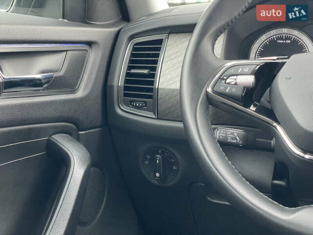 Белый Шкода Kodiaq, объемом двигателя 1.97 л и пробегом 29 тыс. км за 34400 $, фото 40 на Automoto.ua