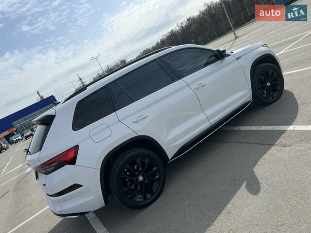 Шкода Kodiaq 2022 в Запорожье на Automoto.ua Белый Шкода Kodiaq, объемом двигателя 2 л и пробегом 65 тыс. км за 42000 $, фото 17 на Automoto.ua