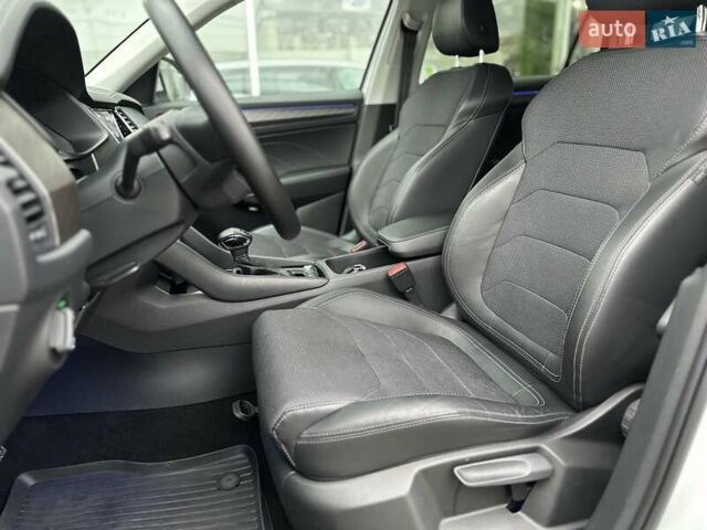 Белый Шкода Kodiaq, объемом двигателя 1.98 л и пробегом 131 тыс. км за 30990 $, фото 12 на Automoto.ua