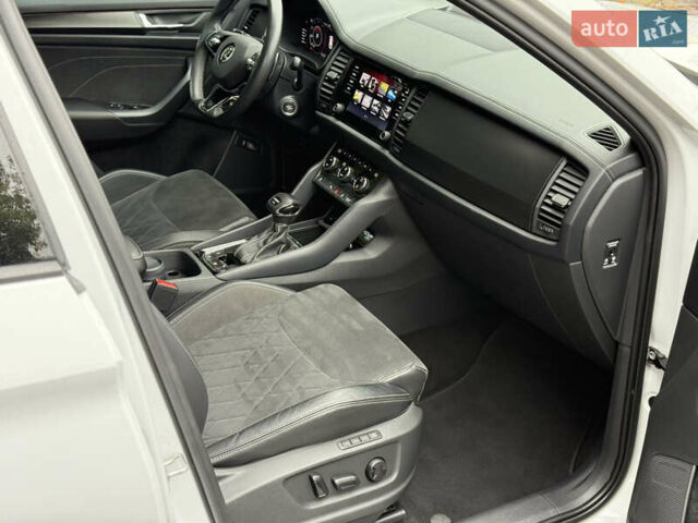 Білий Шкода Kodiaq, об'ємом двигуна 2 л та пробігом 154 тис. км за 37499 $, фото 33 на Automoto.ua