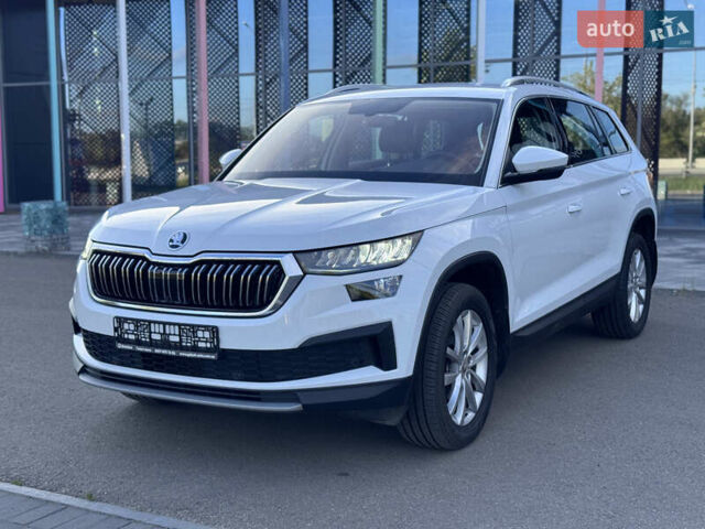 Белый Шкода Kodiaq, объемом двигателя 2 л и пробегом 45 тыс. км за 40999 $, фото 2 на Automoto.ua