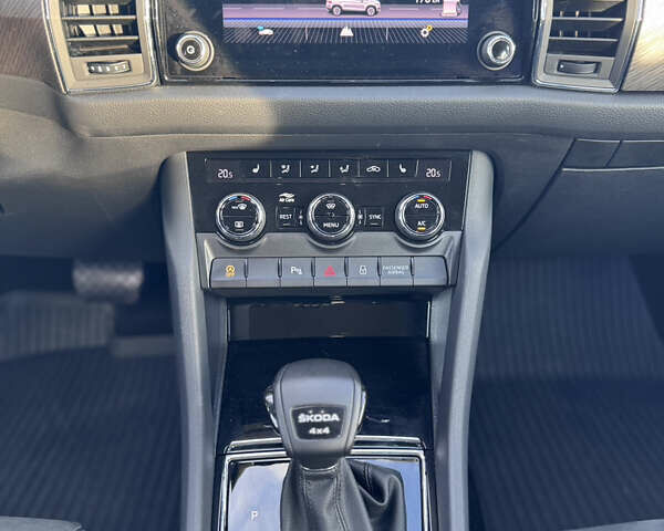 Белый Шкода Kodiaq, объемом двигателя 2 л и пробегом 45 тыс. км за 40999 $, фото 32 на Automoto.ua