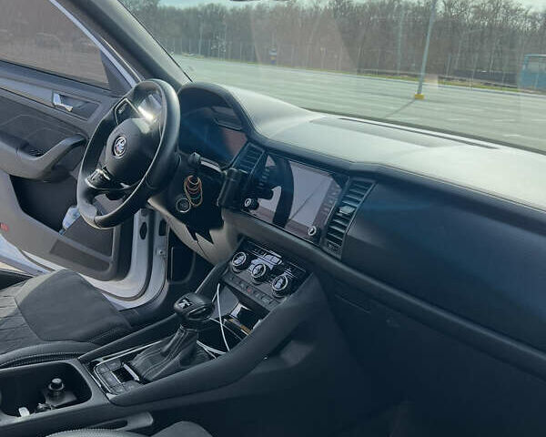 Шкода Kodiaq 2022 в Запорожье на Automoto.ua Белый Шкода Kodiaq, объемом двигателя 2 л и пробегом 65 тыс. км за 42000 $, фото 22 на Automoto.ua