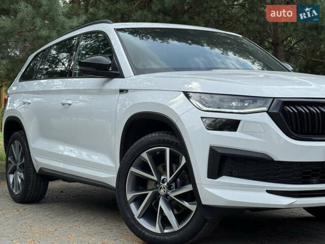 Белый Шкода Kodiaq, объемом двигателя 1.97 л и пробегом 147 тыс. км за 39990 $, фото 7 на Automoto.ua