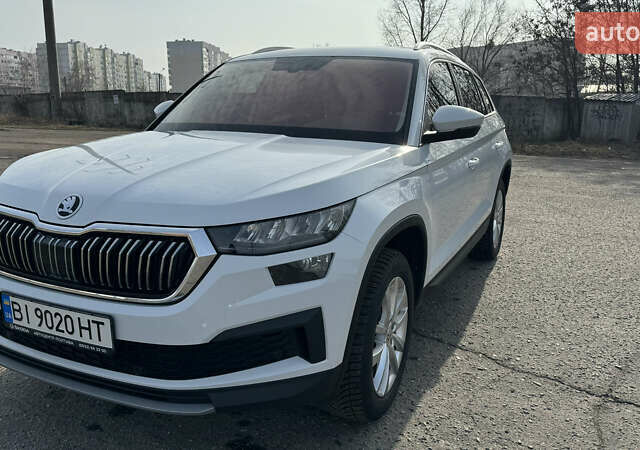 Белый Шкода Kodiaq, объемом двигателя 2 л и пробегом 9 тыс. км за 43900 $, фото 3 на Automoto.ua