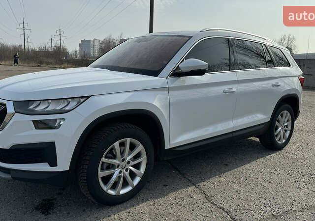 Белый Шкода Kodiaq, объемом двигателя 2 л и пробегом 9 тыс. км за 43900 $, фото 2 на Automoto.ua
