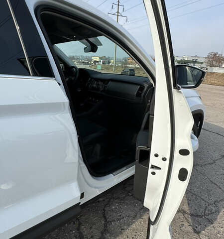 Белый Шкода Kodiaq, объемом двигателя 2 л и пробегом 9 тыс. км за 43900 $, фото 13 на Automoto.ua