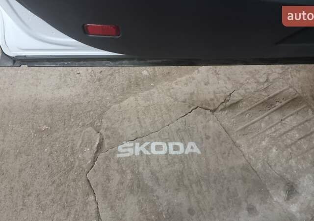 Білий Шкода Kodiaq, об'ємом двигуна 1.98 л та пробігом 209 тис. км за 23800 $, фото 10 на Automoto.ua