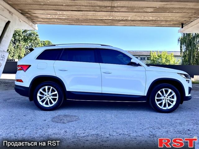Білий Шкода Kodiaq, об'ємом двигуна 2 л та пробігом 80 тис. км за 39300 $, фото 3 на Automoto.ua