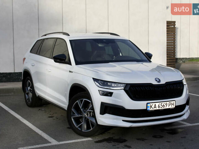 Белый Шкода Kodiaq, объемом двигателя 1.97 л и пробегом 22 тыс. км за 49500 $, фото 18 на Automoto.ua