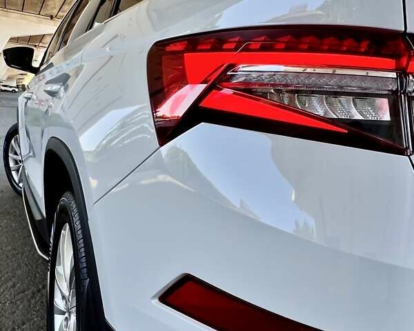 Білий Шкода Kodiaq, об'ємом двигуна 1.97 л та пробігом 79 тис. км за 38700 $, фото 57 на Automoto.ua