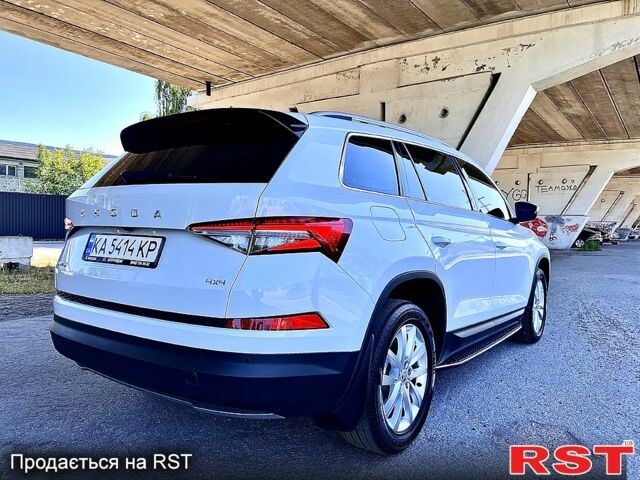 Білий Шкода Kodiaq, об'ємом двигуна 2 л та пробігом 80 тис. км за 39300 $, фото 4 на Automoto.ua