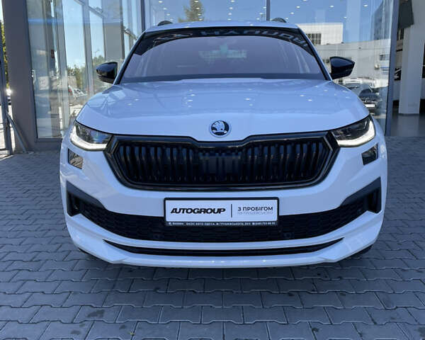 Белый Шкода Kodiaq, объемом двигателя 1.98 л и пробегом 68 тыс. км за 41000 $, фото 3 на Automoto.ua