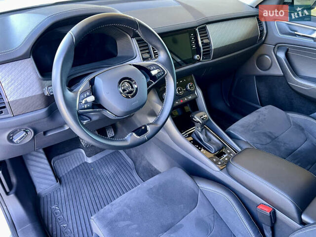 Білий Шкода Kodiaq, об'ємом двигуна 1.97 л та пробігом 79 тис. км за 38700 $, фото 30 на Automoto.ua